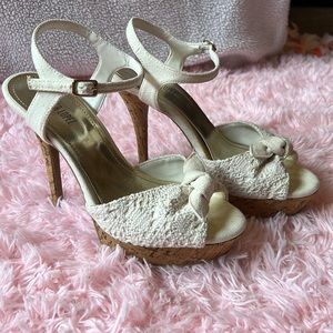 Jennifer Lopez heels white with bow